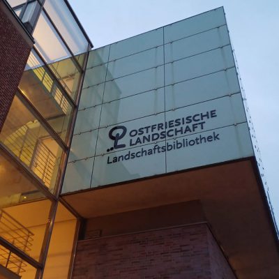 Ostfriesische Landschaftsbibliothek – Acrylbuchstaben